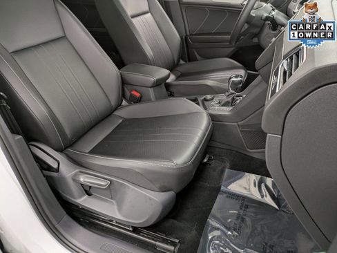 Used 2022 Volkswagen Tiguan SE w/ Panoramic Sunroof Package image 30