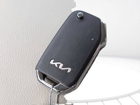 Used 2025 Kia Soul LX w/ LX Technology Package FWD image 26