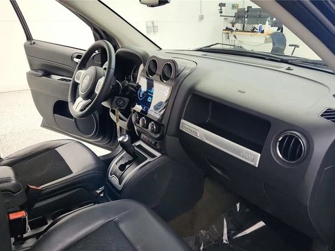 Used 2017 Jeep Compass Latitude AWD/4WD image 33
