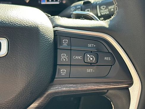 Used 2023 Jeep Grand Cherokee L Limited AWD/4WD image 34