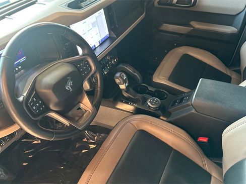 Used 2023 Ford Bronco Wildtrak image 10