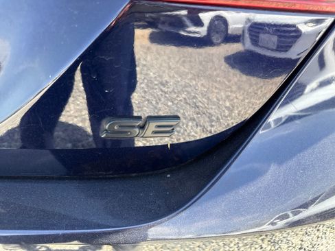 Used 2021 Toyota Camry SE FWD image 14
