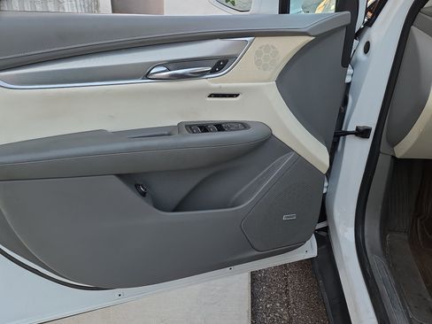 Used 2017 Cadillac XT5 Luxury w/ Driver Awareness Package image 12