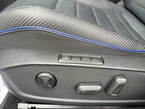 Used 2024 Volkswagen Golf R AWD/4WD image 17
