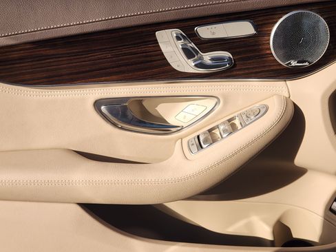 Used 2015 Mercedes-Benz C 300 4MATIC Sedan image 23