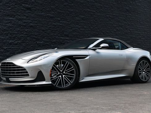 Used 2024 Aston Martin DB12 Convertible image 2
