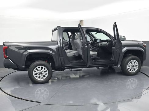 Used 2025 Toyota Tacoma SR5 AWD/4WD image 46