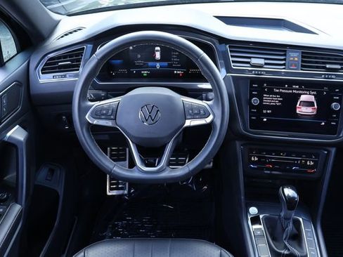 Certified 2023 Volkswagen Tiguan SE R-Line image 15