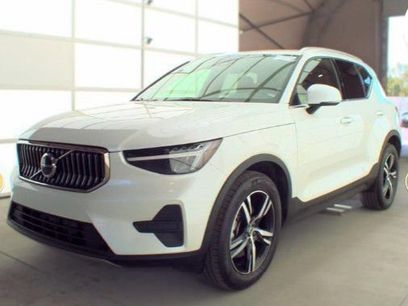 Used 2024 Volvo XC40 B5 Core