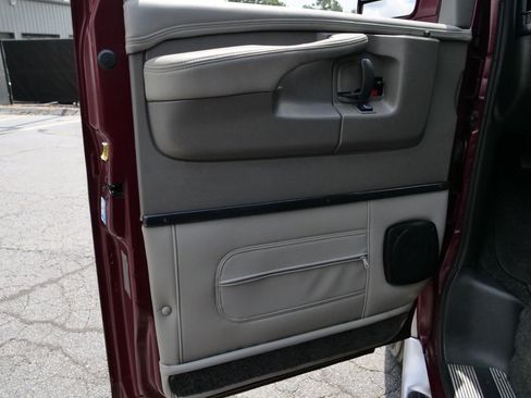 Used 2014 Chevrolet Express 1500 RWD image 24