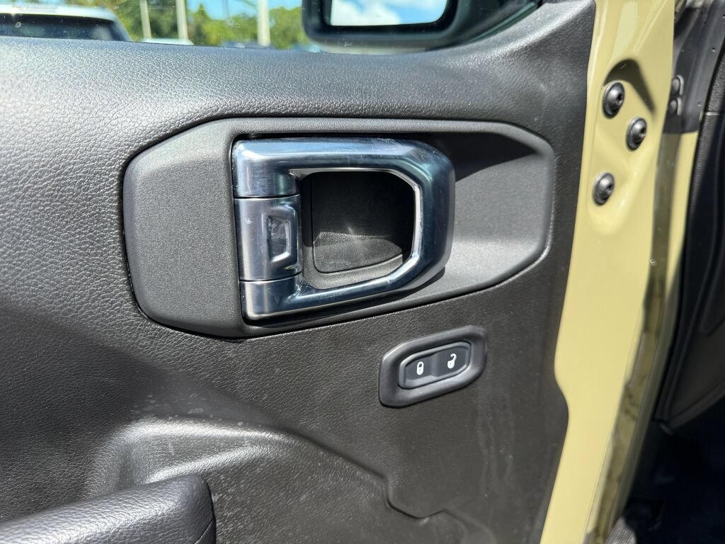 Used 2025 Jeep Wrangler Unlimited Sport AWD/4WD image 18
