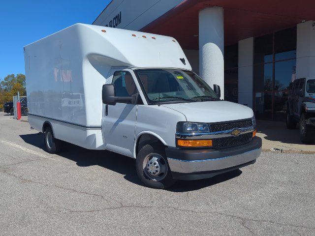 Used 2025 Chevrolet Express 3500 w/ Power Convenience Package RWD image 3