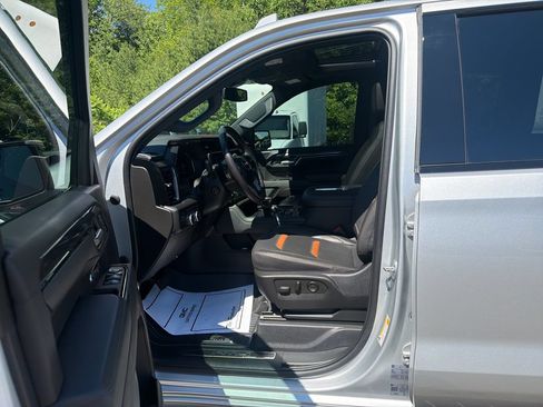 Certified 2022 GMC Sierra 1500 AT4 w/ AT4 Premium Package AWD/4WD image 11