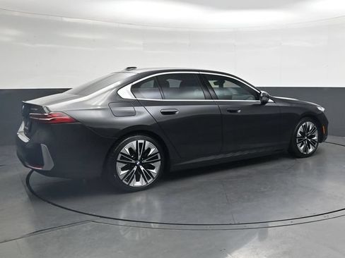 Used 2025 BMW i5 eDrive40i w/ Premium Package RWD image 4