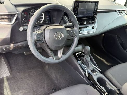 Used 2022 Toyota Corolla LE FWD image 4
