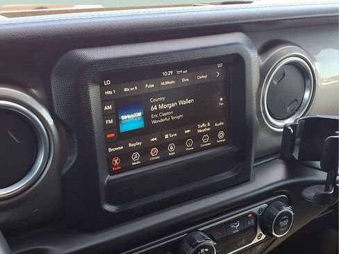 Used 2018 Jeep Wrangler Unlimited Sahara AWD/4WD image 5