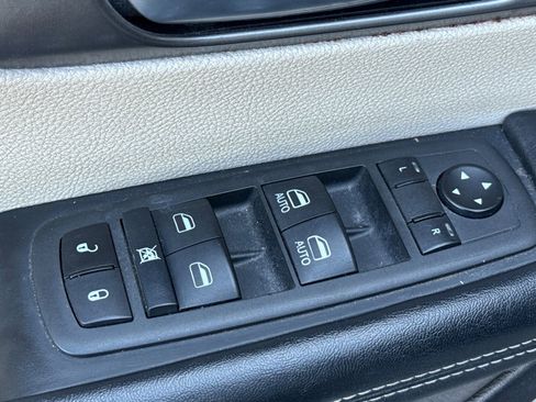 Used 2022 Chrysler Pacifica Touring-L image 13