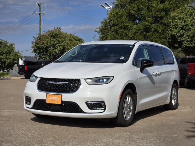 Certified 2024 Chrysler Pacifica Touring-L FWD image 3