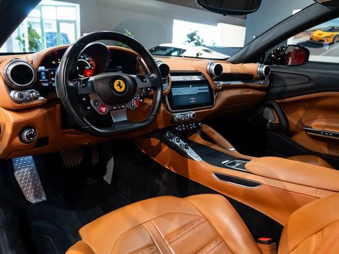Used 2018 Ferrari GTC4Lusso AWD/4WD image 29