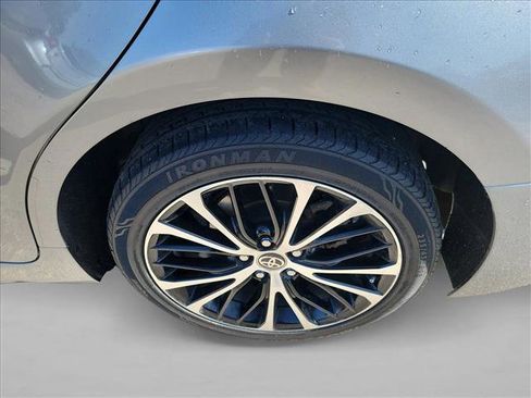 Used 2020 Toyota Camry SE image 12