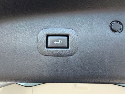 Used 2020 Nissan Armada Platinum w/ Captain's Chairs Package AWD/4WD image 11