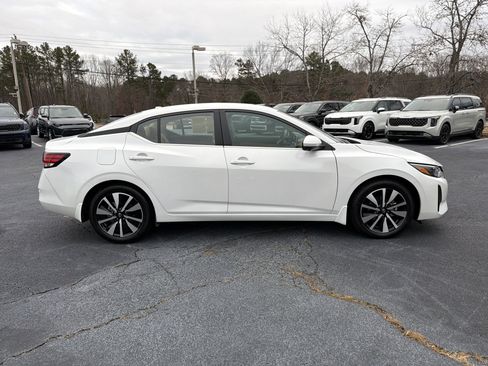 Used 2024 Nissan Sentra SV w/ SV Premium Package image 8