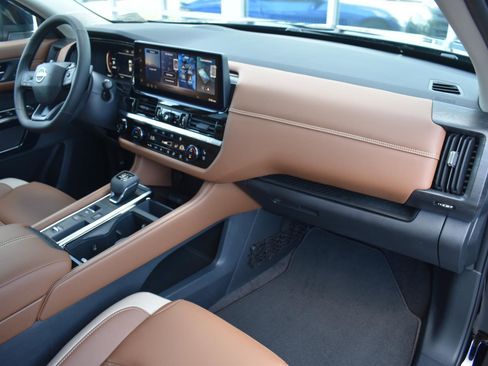 New 2026 Nissan Pathfinder Platinum FWD image 81