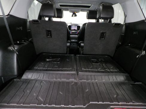 Used 2022 GMC Acadia SLT w/ Preferred Package AWD/4WD image 9