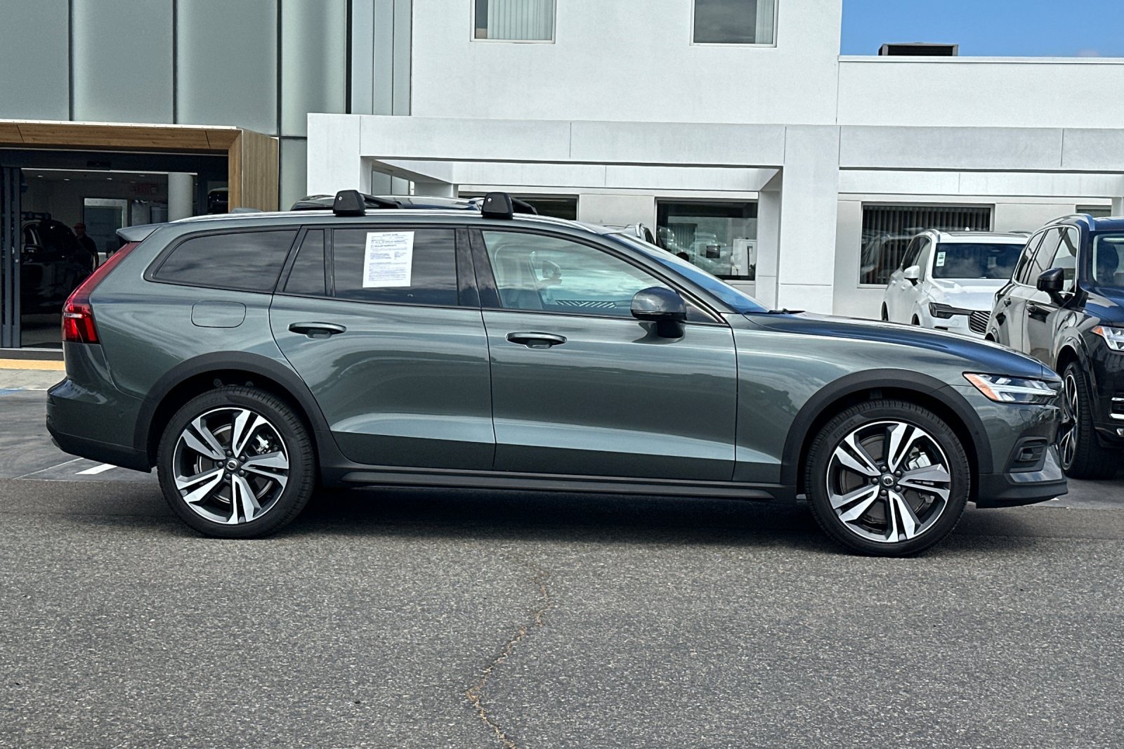 Certified 2026 Volvo V60 B5 Cross Country Plus w/ Climate Package AWD/4WD image 3