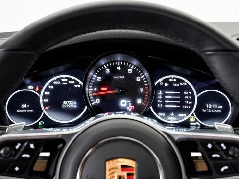Used 2023 Porsche Cayenne Platinum Edition image 16