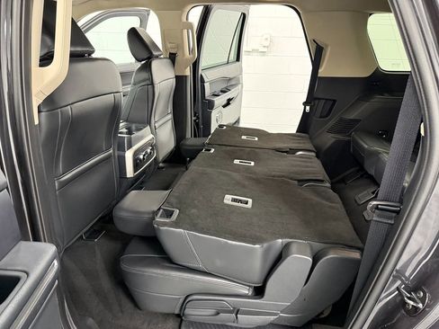 Used 2024 Ford Expedition Max XLT image 15