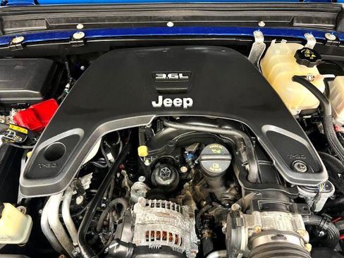 Used 2021 Jeep Gladiator Sport image 29