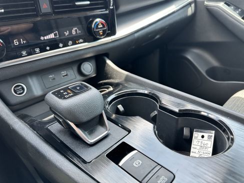 Used 2021 Nissan Rogue SV image 13