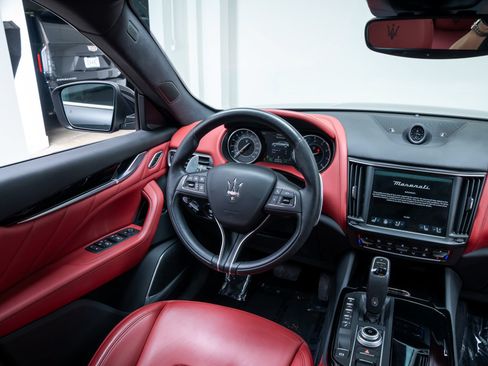 Used 2023 Maserati Levante GT AWD/4WD image 10