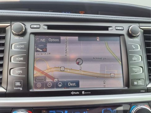 Used 2014 Toyota Highlander Limited w/ Driver Technology Package AWD/4WD image 21