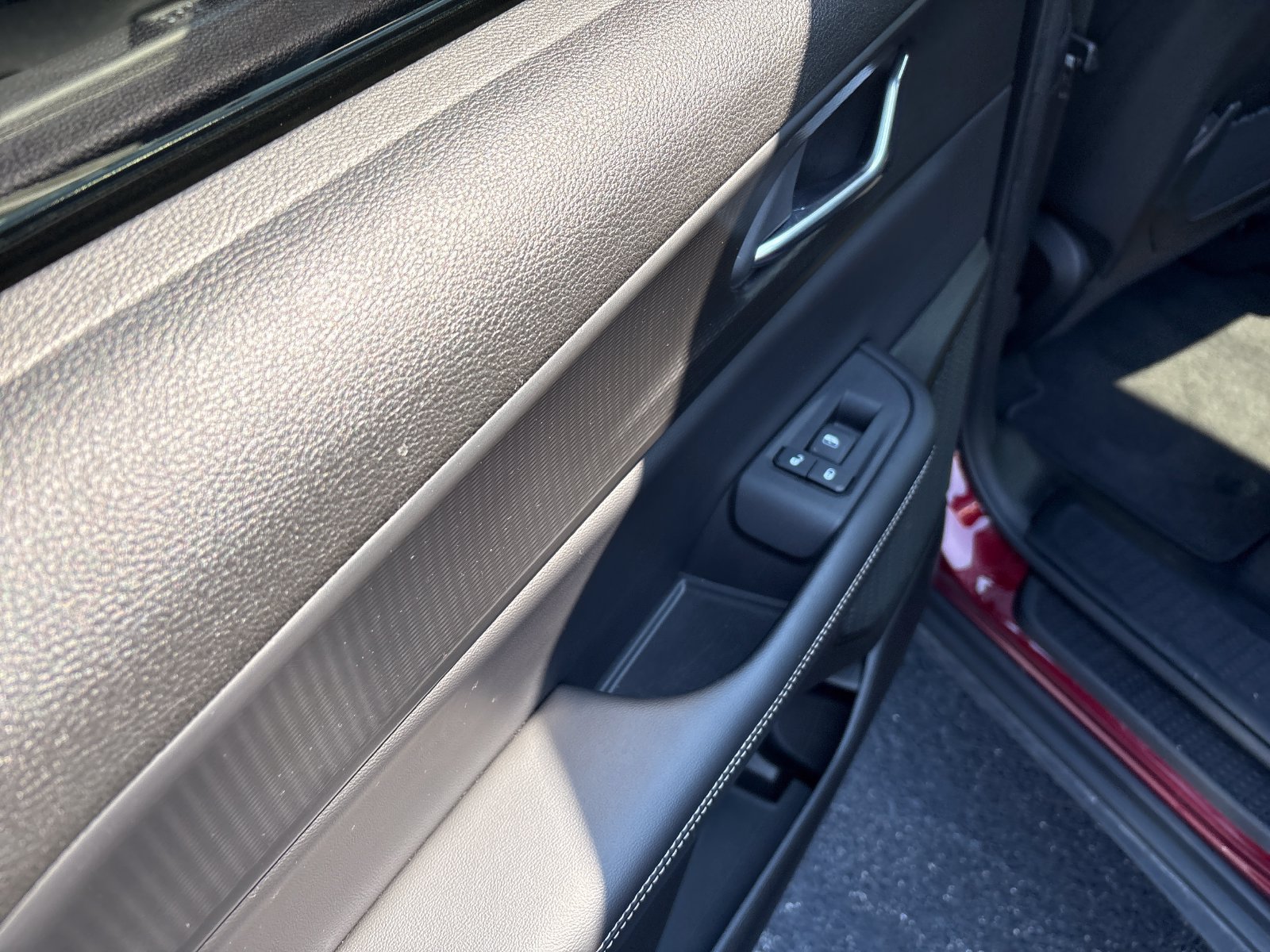 Used 2024 Jeep Grand Cherokee L Altitude AWD/4WD image 18
