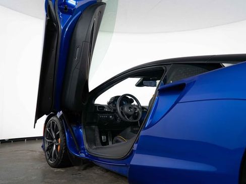 Used 2024 McLaren Artura image 17