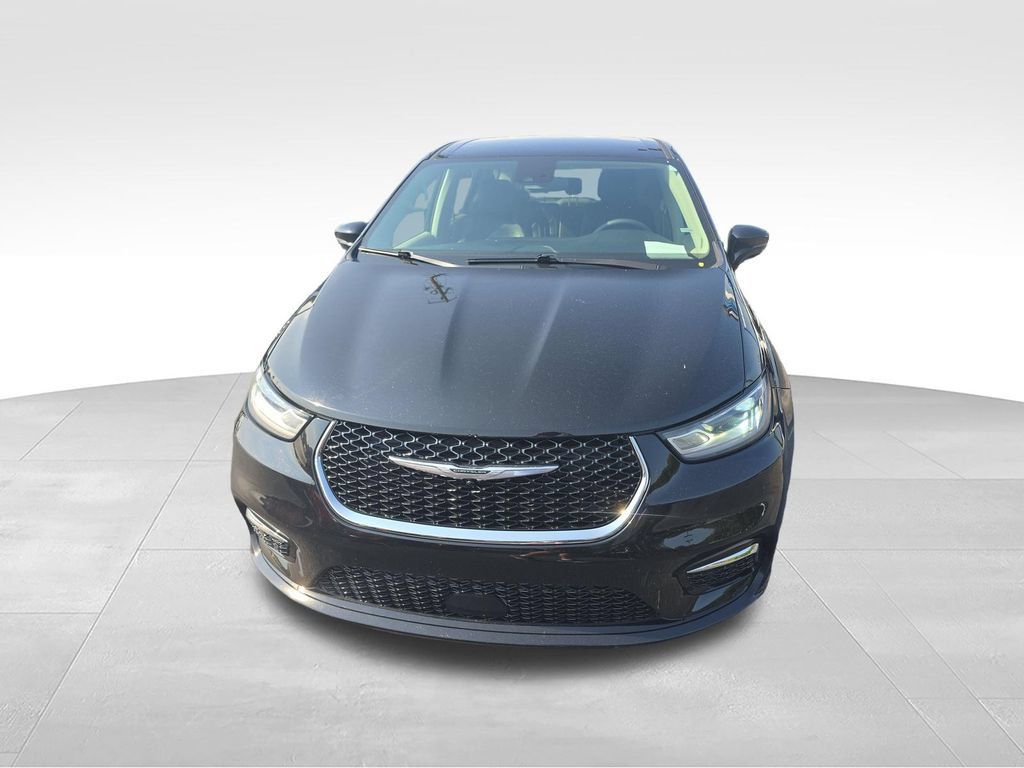 Used 2024 Chrysler Pacifica Touring-L FWD image 8