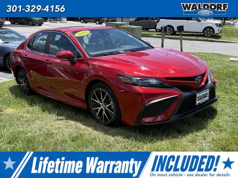 Used 2022 Toyota Camry SE FWD image 1