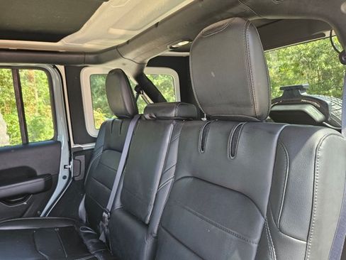 Used 2023 Jeep Wrangler Unlimited Sahara w/ Cold Weather Group AWD/4WD image 18