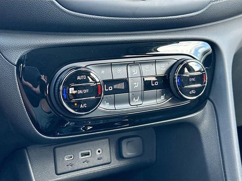 Used 2023 Buick Encore GX Select w/ Sport Touring Package FWD image 15