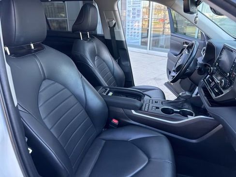 Used 2021 Toyota Highlander XLE image 33