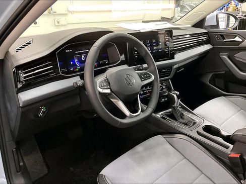 New 2026 Volkswagen Jetta SE image 8