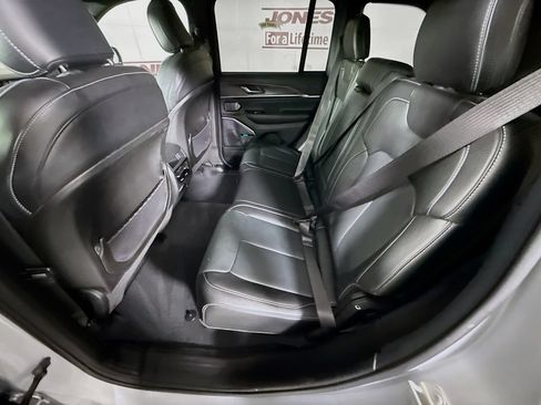 Used 2023 Jeep Grand Cherokee Overland AWD/4WD image 28