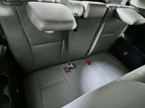 Used 2022 Toyota Highlander XLE image 26