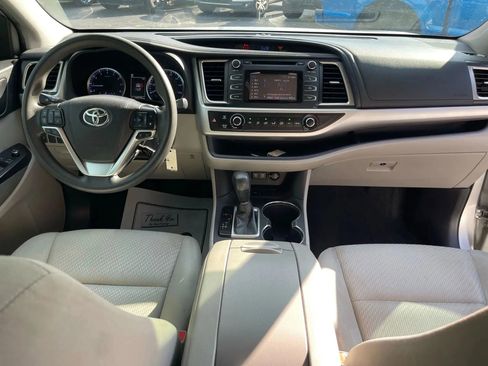 Used 2019 Toyota Highlander LE image 52
