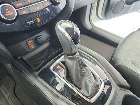 Used 2017 Nissan Rogue SL image 29