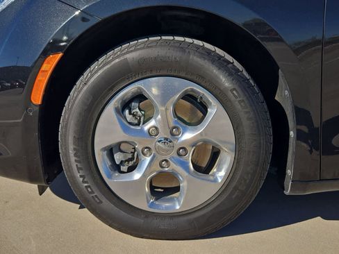 Used 2018 Chrysler Pacifica Limited w/ Advanced Safetytec Group image 12