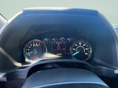 Used 2019 Ford F150 Lariat w/ Equipment Group 502A Luxury AWD/4WD image 13