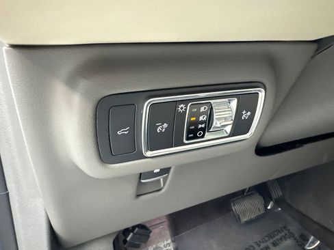 Used 2025 Lincoln Nautilus Reserve AWD/4WD image 55